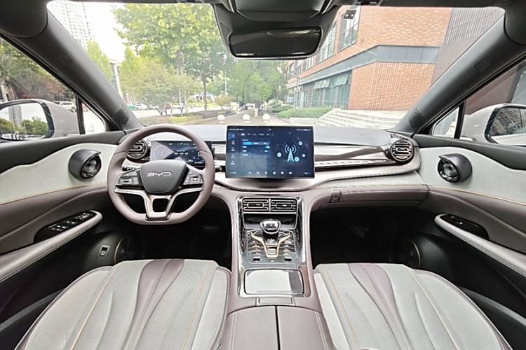 BYD Frigate 07 2023 #14 BYD Frigate 07 2023 car image #14