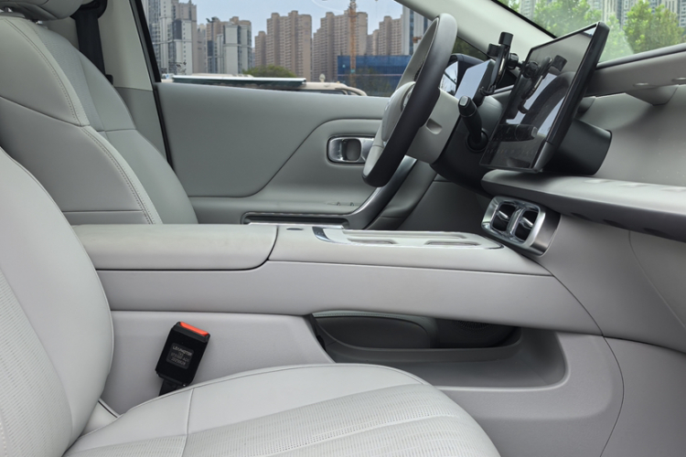 零跑汽车 零跑B01 2025 汽车图片 #14