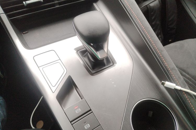 Roewe D5X DMH 2024 image de voiture #14