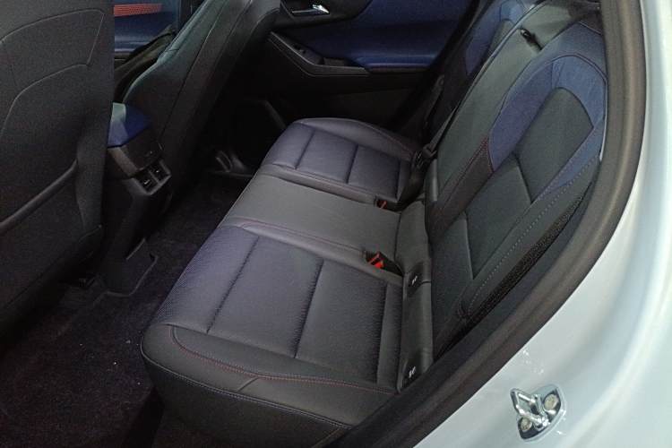 Chevrolet Equinox Plus 2024 car image #14