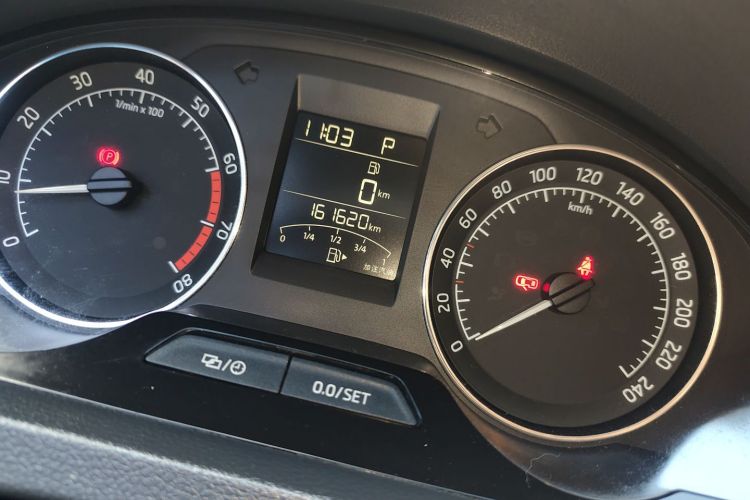 Skoda Rapid Spaceback 2016 car image #14