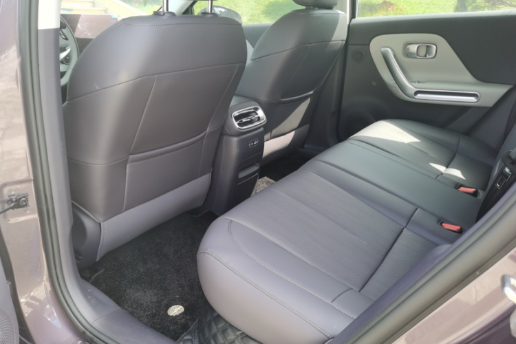 零跑汽车 零跑B01 2025 汽车图片 #14