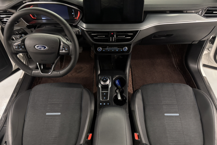 Ford Focus Active 2021 صورة سيارة #14