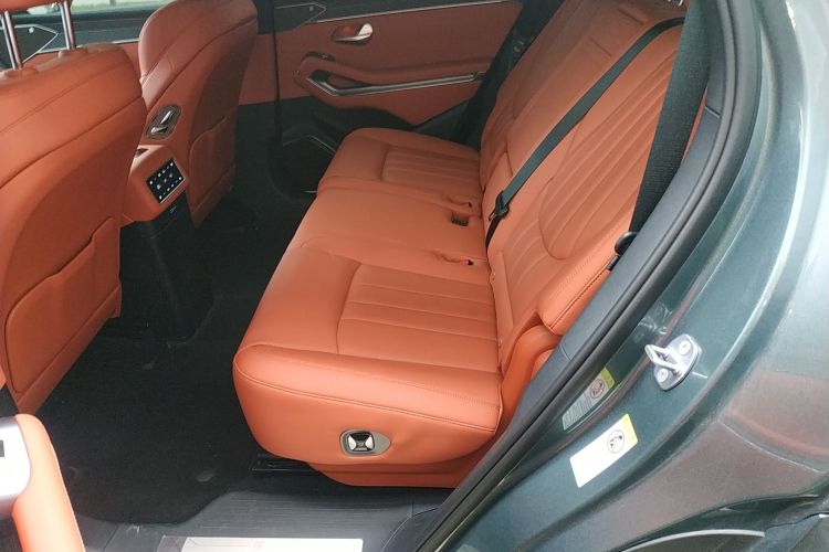 BYD Tang L 2025 immagine di auto #14