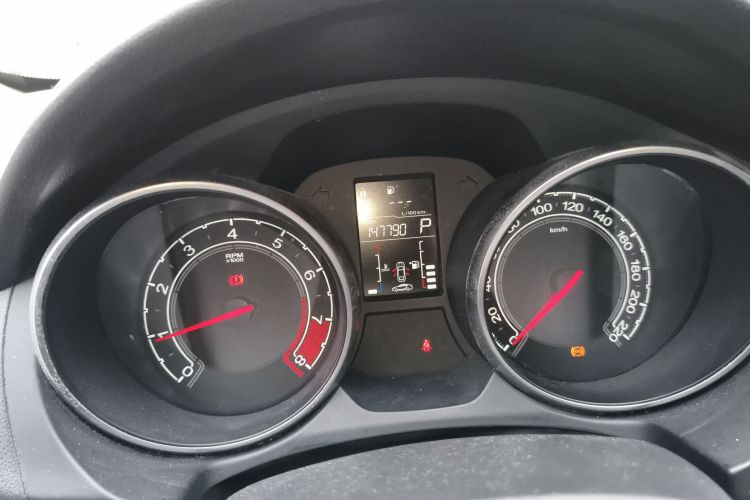 MG GT 2016 car image #14