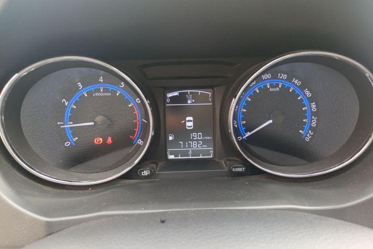 Forthing S500 2016 #14 Forthing S500 2016 car image #14