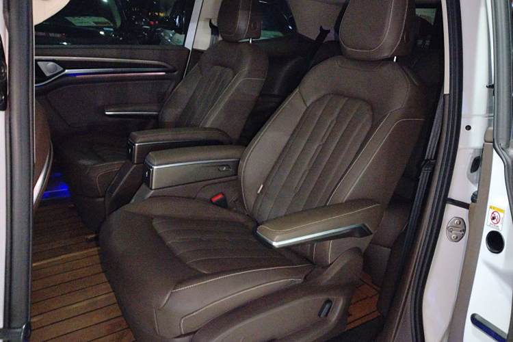 Volkswagen Viloran 2021 #14 Volkswagen Viloran 2021 car image #14