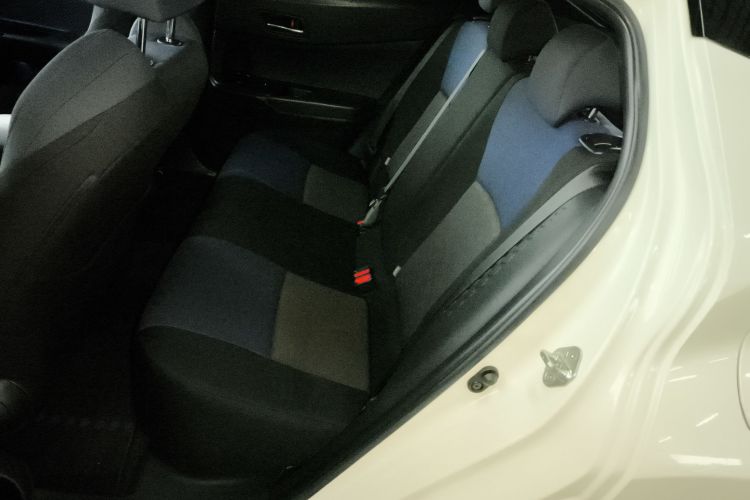 Toyota C-HR EV 2021 immagine di auto #14