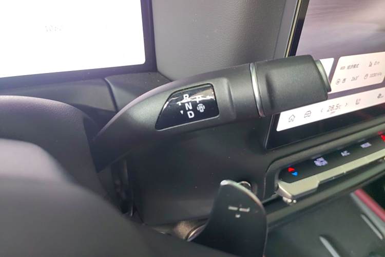 Tank 300 New Energy 2025 #14 Tank 300 New Energy 2025 car image #14