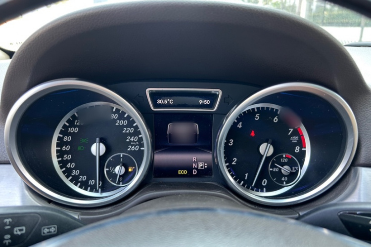 Mercedes-Benz M Class 2015 car image #14