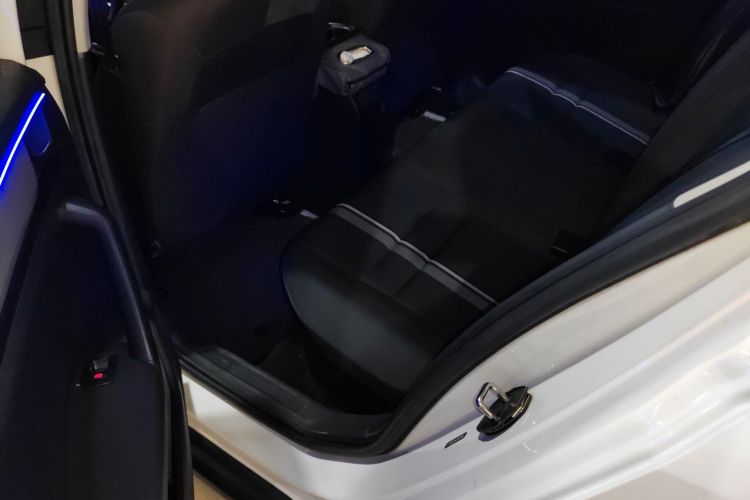 Volkswagen C-Trek 2019 immagine di auto #14