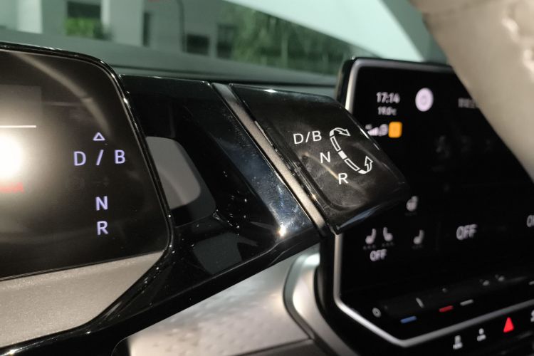 Volkswagen ID.6 X 2023 car image #14