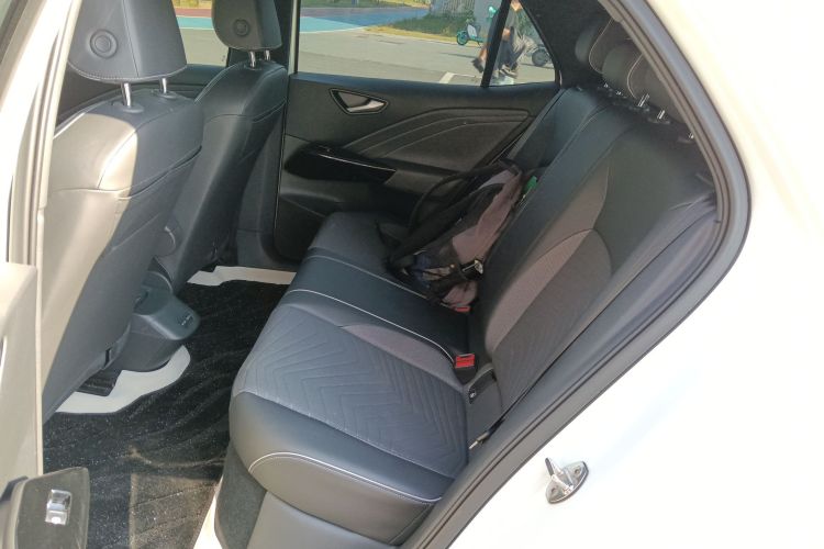 Volkswagen ID.3 2024 immagine di auto #14