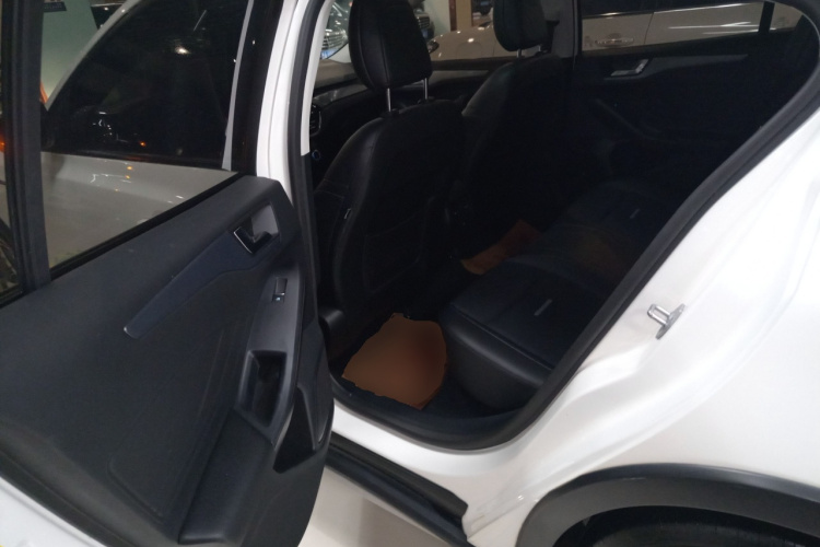 Ford Focus Active 2020 صورة سيارة #14