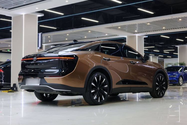 Toyota Crown 2023 immagine di auto #14