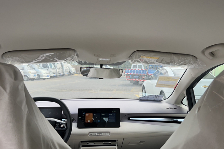 MG 4 EV 2025 car image #14