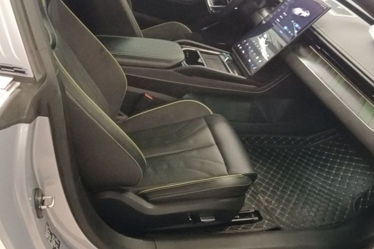 哪吒汽车 哪吒GT 2024 汽车图片 #14