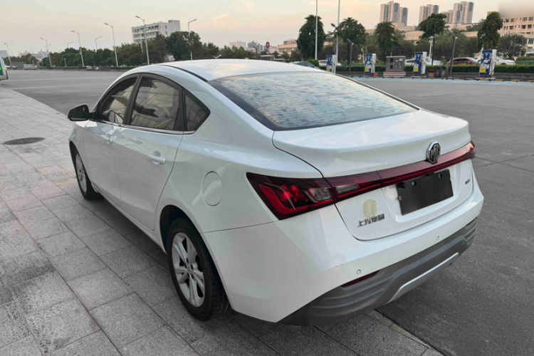 MG GT 2017 car image #14