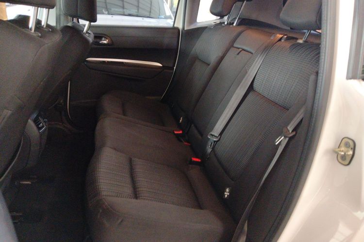 Peugeot 3008 2017 #14 Peugeot 3008 2017 car image #14
