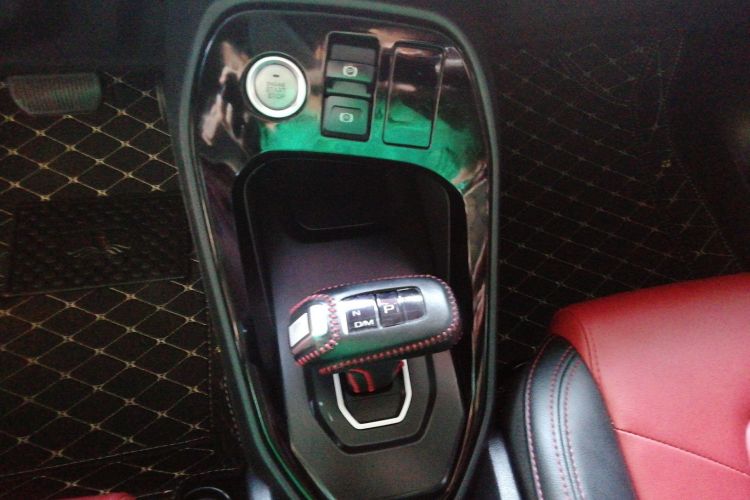 Haval H2s 2018 #14 Haval H2s 2018 car image #14