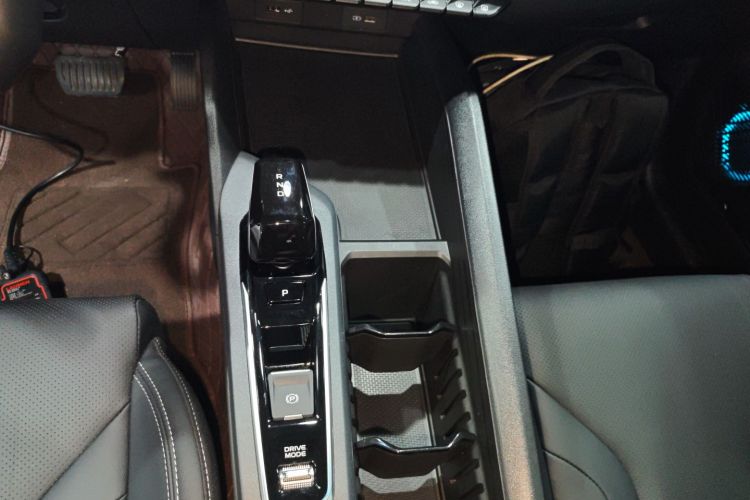 GEELY Binray 2025 car image #14