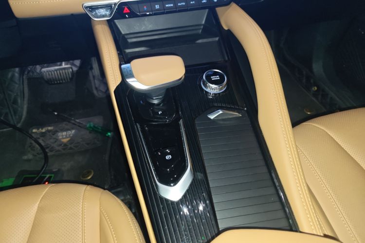 GEELY Monjaro EREV 2023 #14 GEELY Monjaro EREV 2023 car image #14