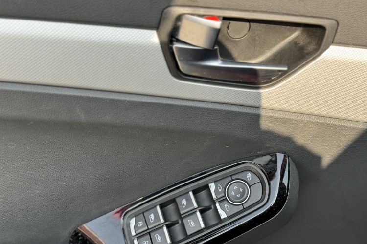 哪吒汽车 哪吒N01 2020 #14 哪吒汽车 哪吒N01 2020 汽车图片 #14