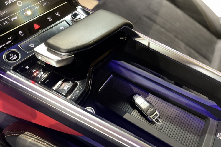 Audi e-tron 2023 #14 Audi e-tron 2023 car image #14