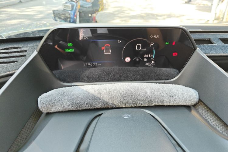 Toyota bZ4X 2023 immagine di auto #14