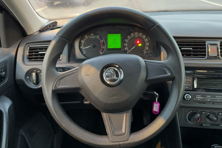 Skoda Rapid Spaceback 2016 car image #14