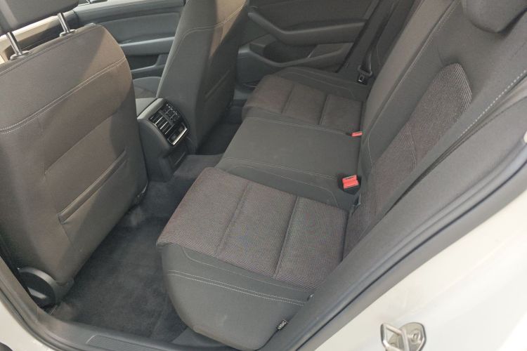 Volkswagen Passat Variant 2017 immagine di auto #14