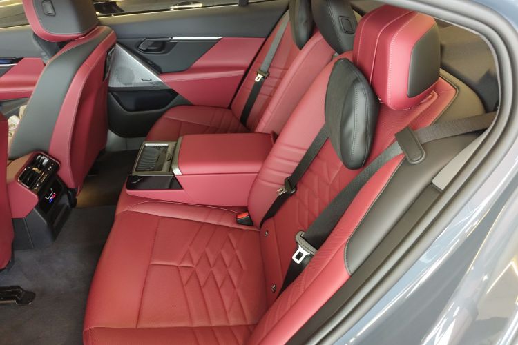 BMW i5 M60 2024 #14 BMW i5 M60 2024 car image #14