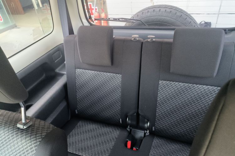 Suzuki Jimny (Imported) 2018 immagine di auto #14