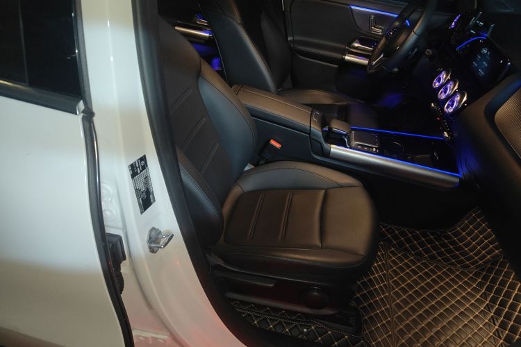 Mercedes-Benz EQA Class 2022 immagine di auto #14