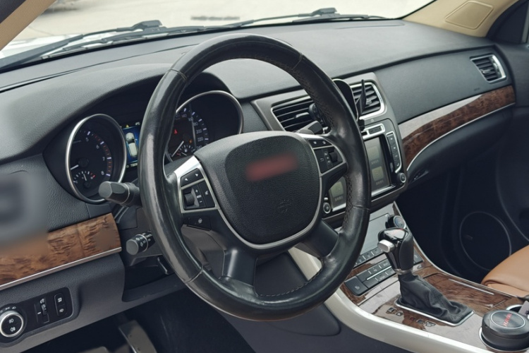 Haval H8 2015 car image #14