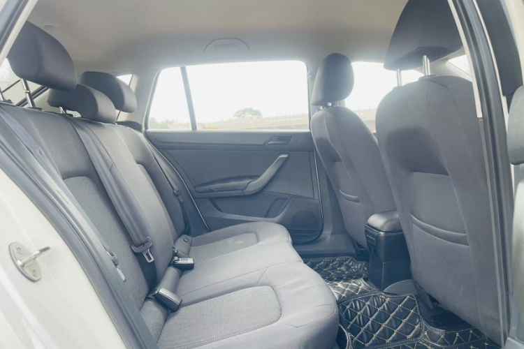 Skoda Rapid Spaceback 2016 car image #14