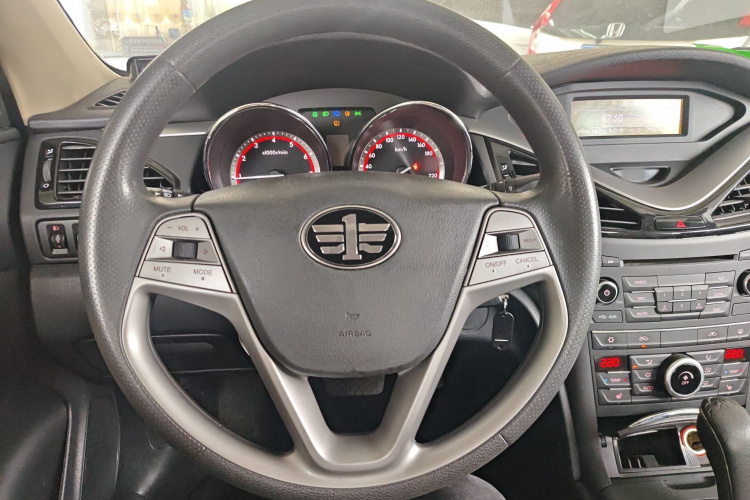 2016 car image #14