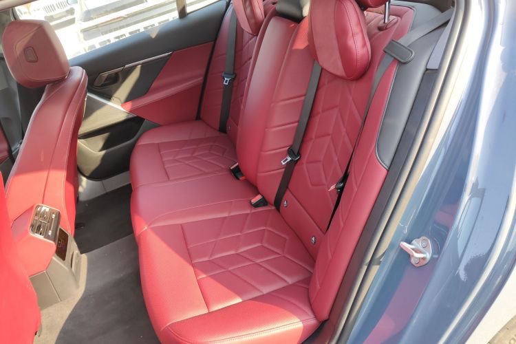 BMW i5 M60 2024 car image #14