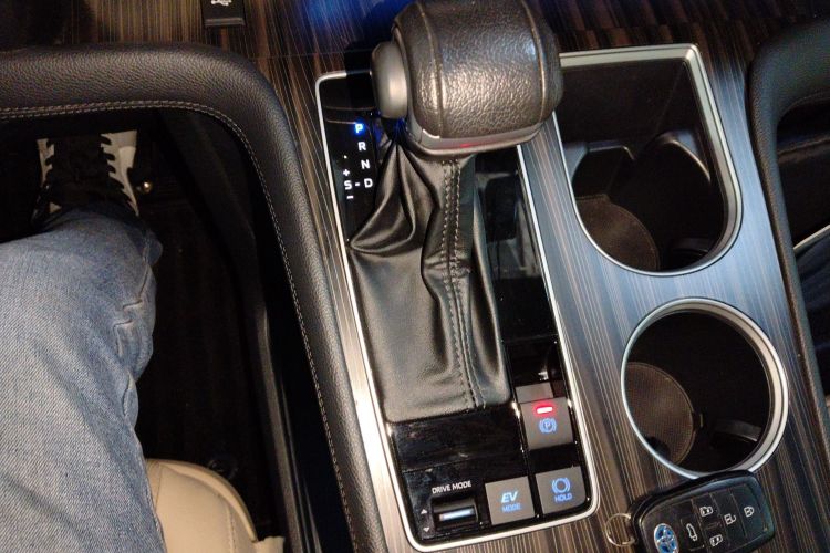 Toyota Granvia 2022 immagine di auto #14