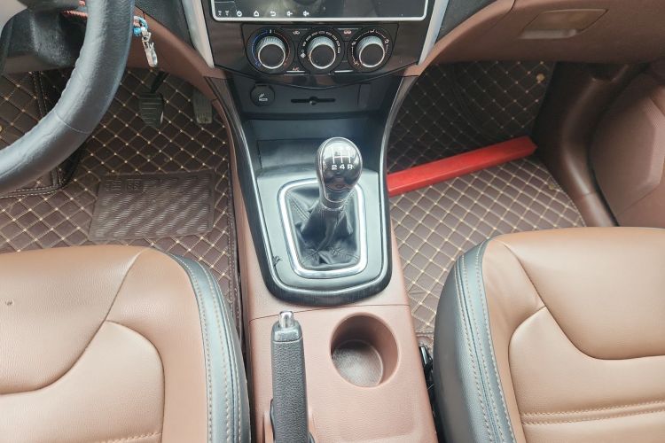 Forthing SX6 2016 car image #14