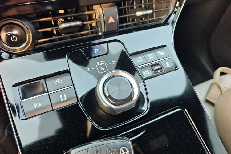 Toyota bZ4X 2022 immagine di auto #14