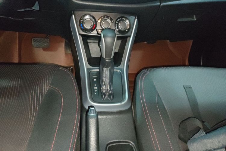 Suzuki S-Cross 2016 immagine di auto #14