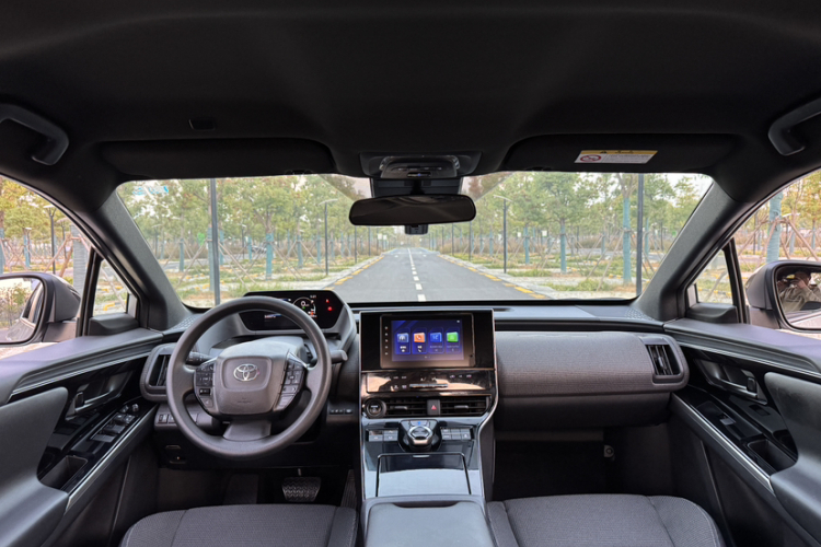 Toyota bZ4X 2022 immagine di auto #14