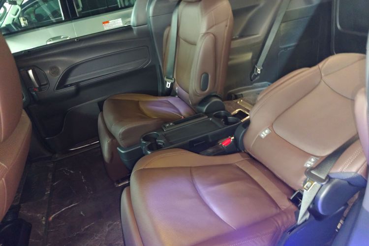 Toyota Sienna 2022 #14 Toyota Sienna 2022 car image #14