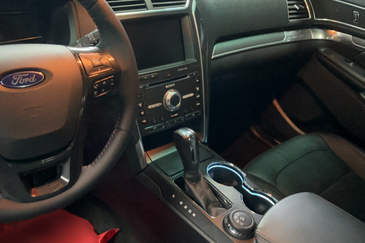 Ford Explorer (Imported) 2015 #14 Ford Explorer (Imported) 2015 car image #14