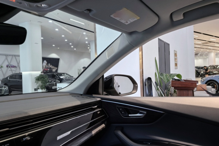 Audi Q8 2024 car image #14