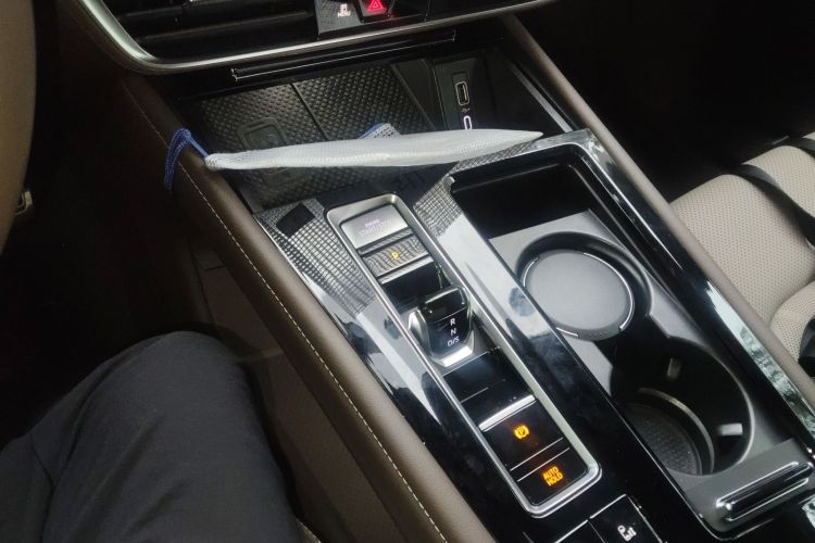 Volkswagen Viloran 2024 immagine di auto #14