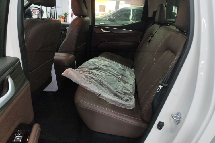 2025 car image #14