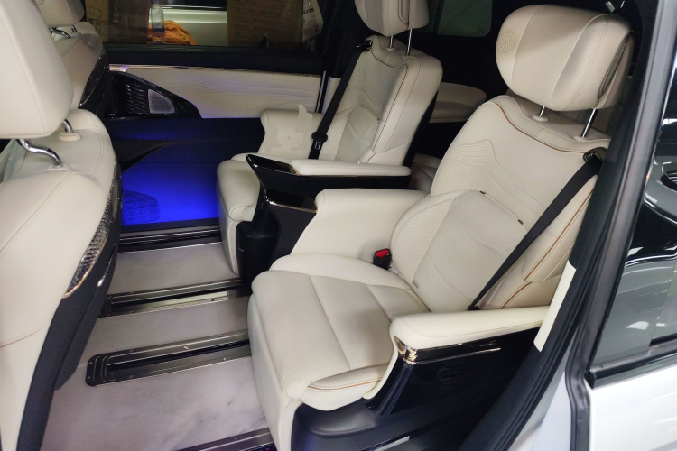 GAC Trumpchi M8 2022 #14 GAC Trumpchi M8 2022 car image #14