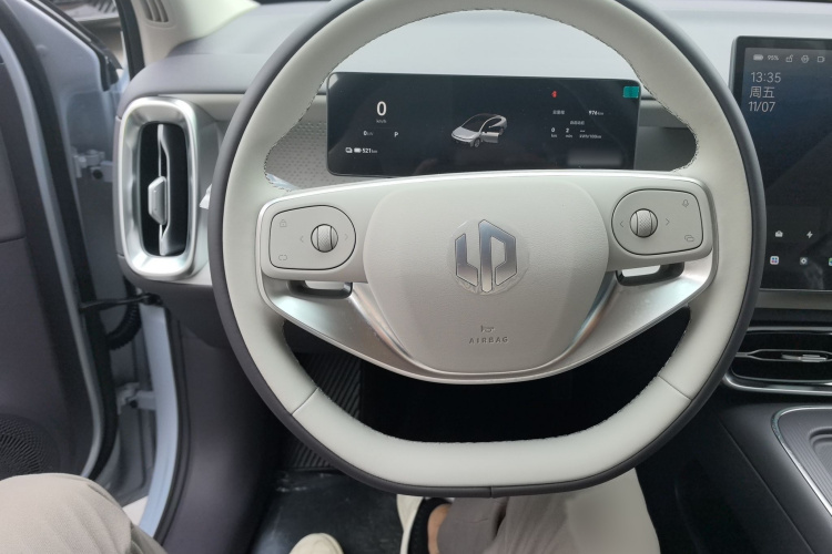 零跑汽车 零跑B01 2025 汽车图片 #14